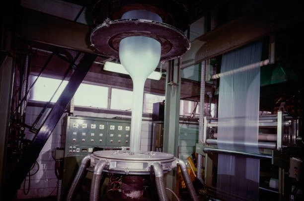 Proceso de coextrusi&oacute;n de pel&iacute;cula soplada.